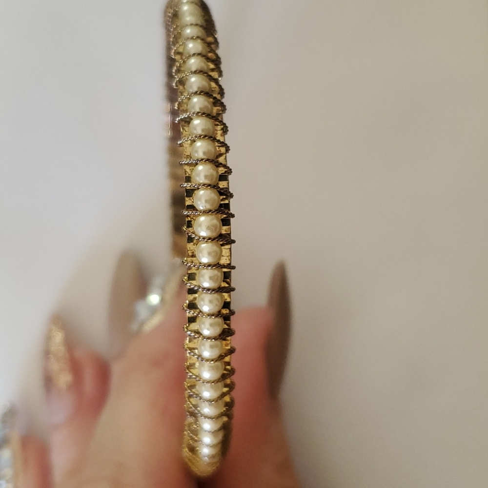 Vintage costume jewelry- gold with pearls
